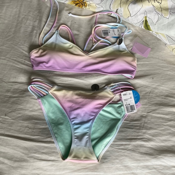 ADORABLE RAINBOW FOREVER 21 SWIM SET - Picture 1 of 2